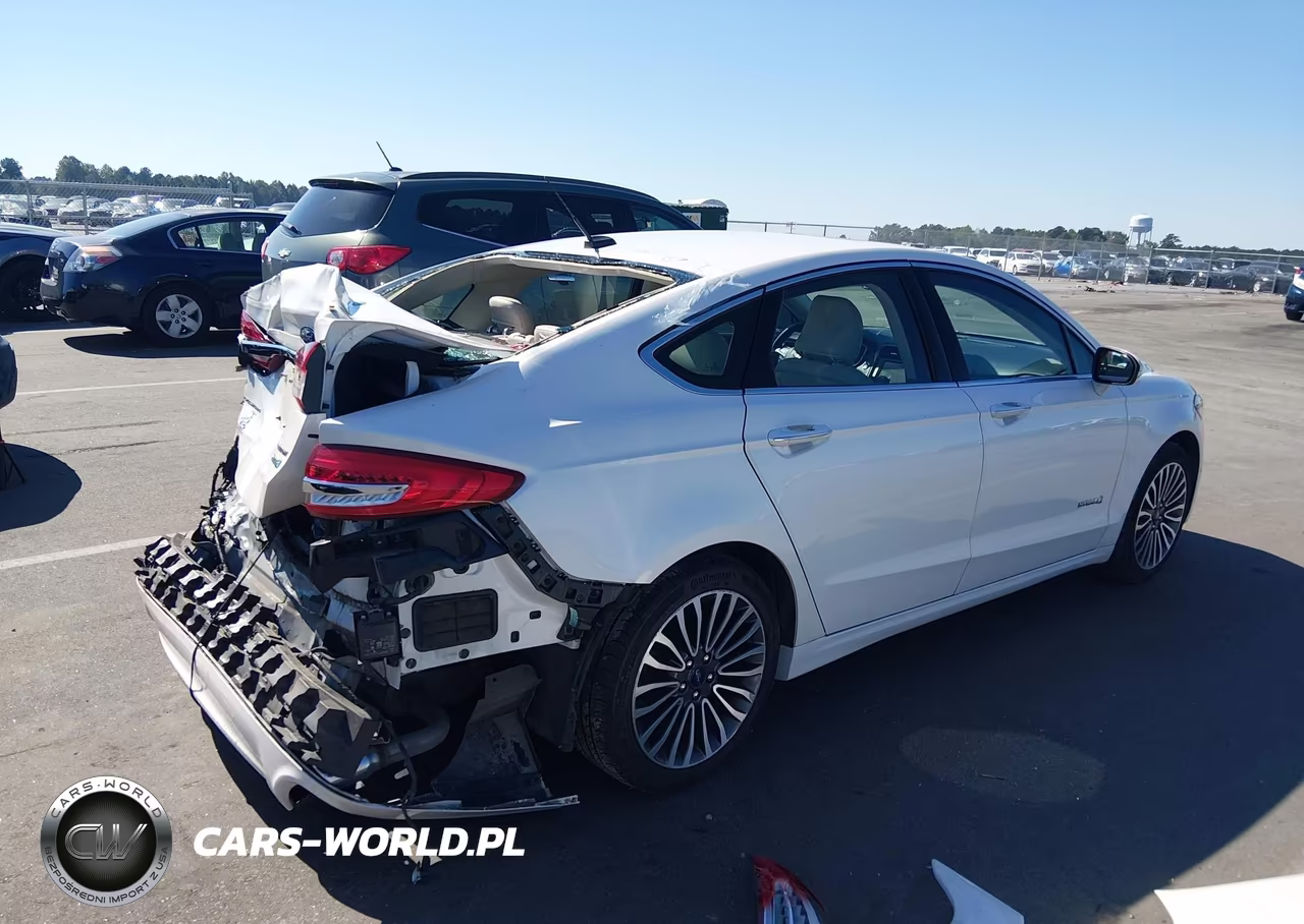 2018 Ford Fusion Hybrid Titanium VIN:3FA6P0RU3JR274862 - 4