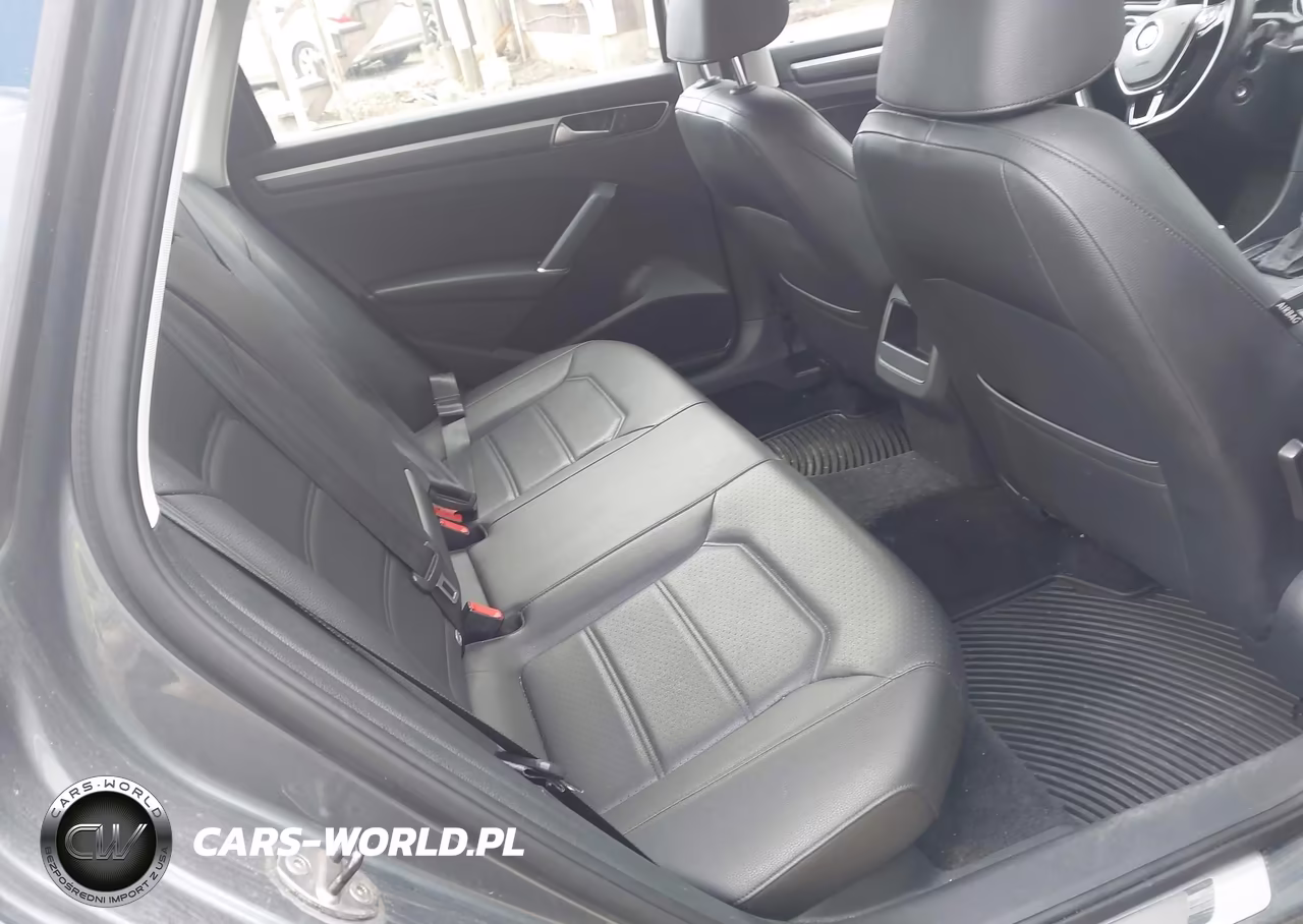 2017 Volkswagen Passat 1.8T R-Line VIN:1VWDT7A34HC001055 - 8