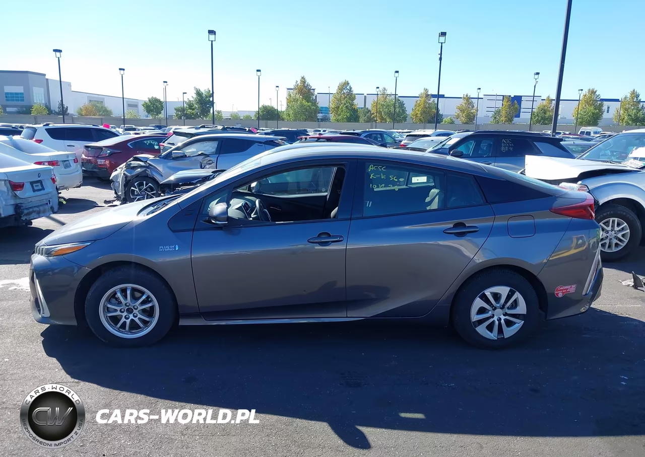 2018 Toyota Prius Prime Plus VIN:JTDKARFP5J3086212 - 14