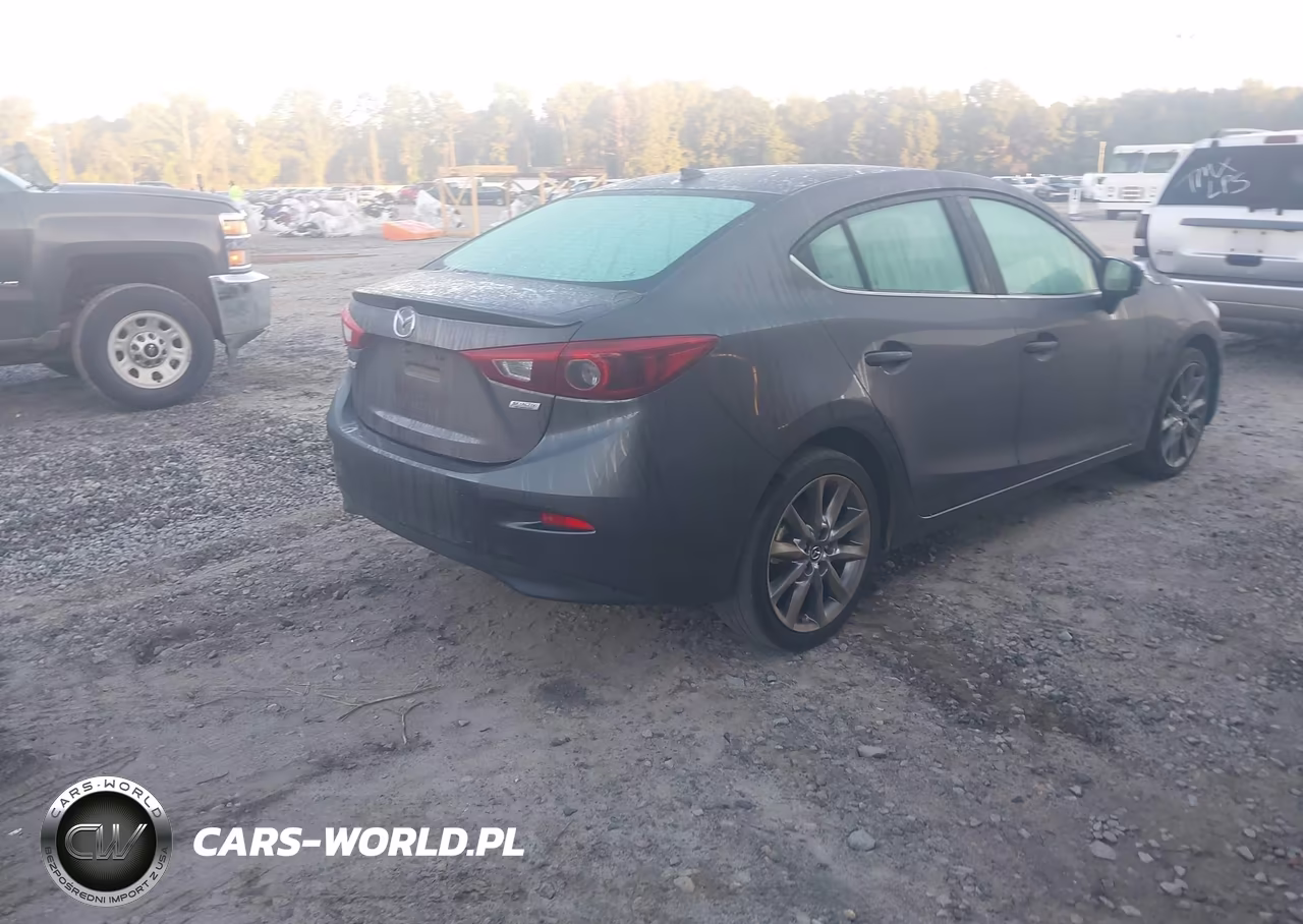 2018 Mazda Mazda3 Grand Touring VIN:3MZBN1W32JM238994 - 4