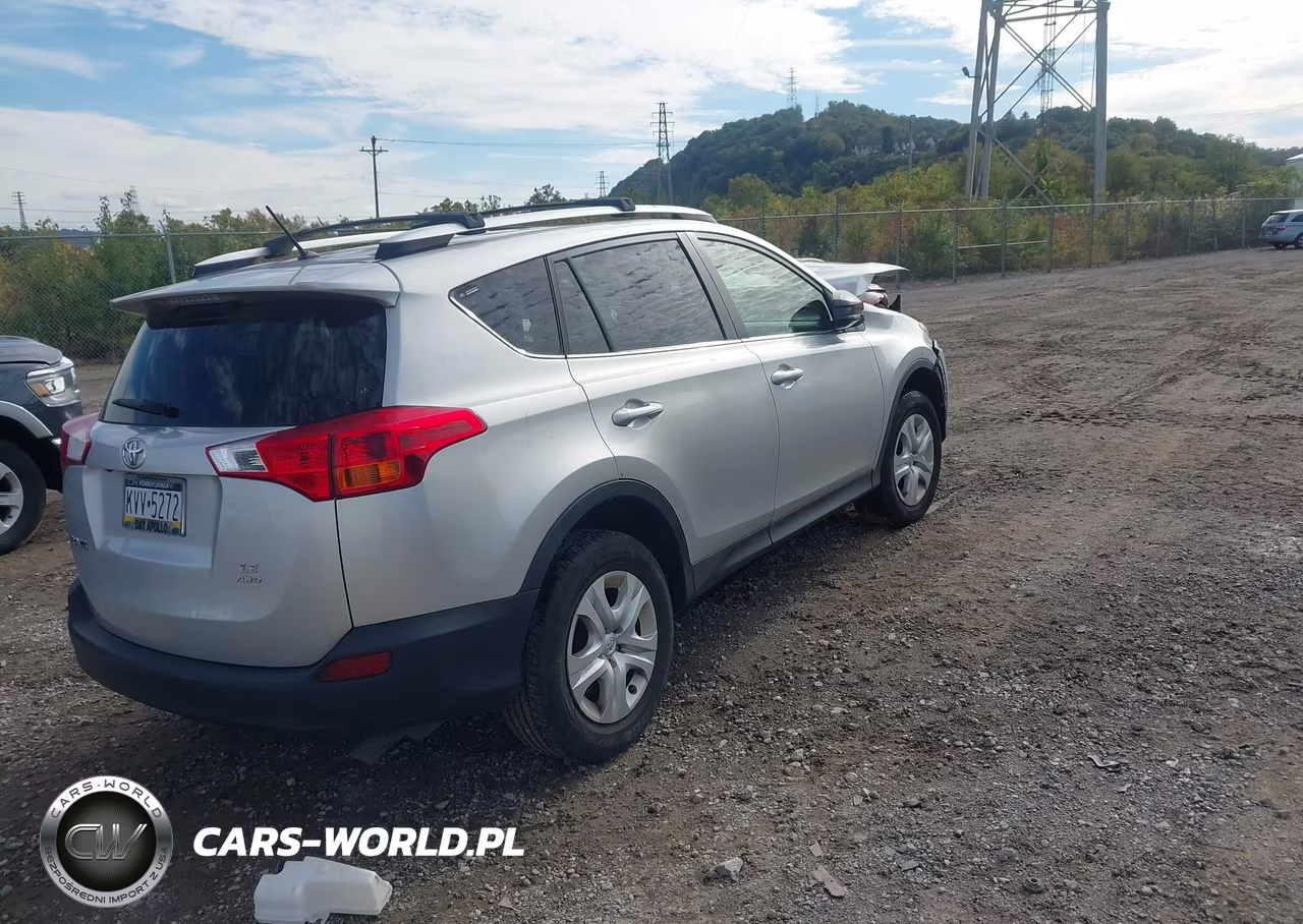 2015 Toyota Rav4 Le VIN:JTMBFREV5FD159114 - 4