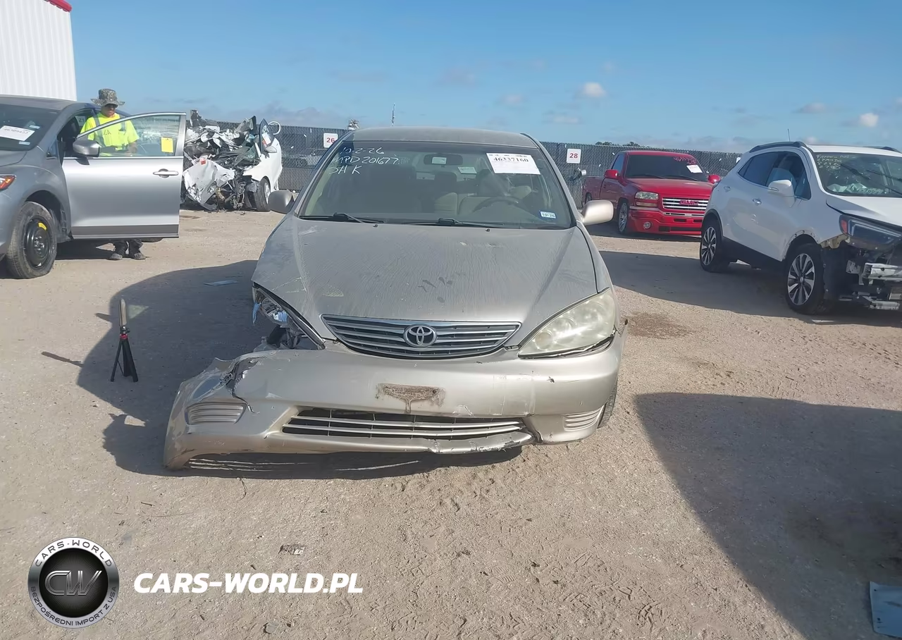 2005 Toyota Camry Le VIN:4T1BE32K05U028211 - 12