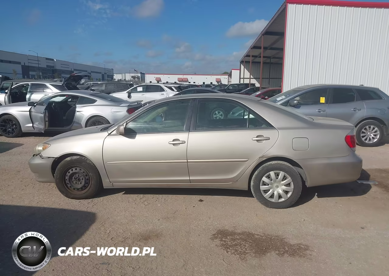 2005 Toyota Camry Le VIN:4T1BE32K05U028211 - 14
