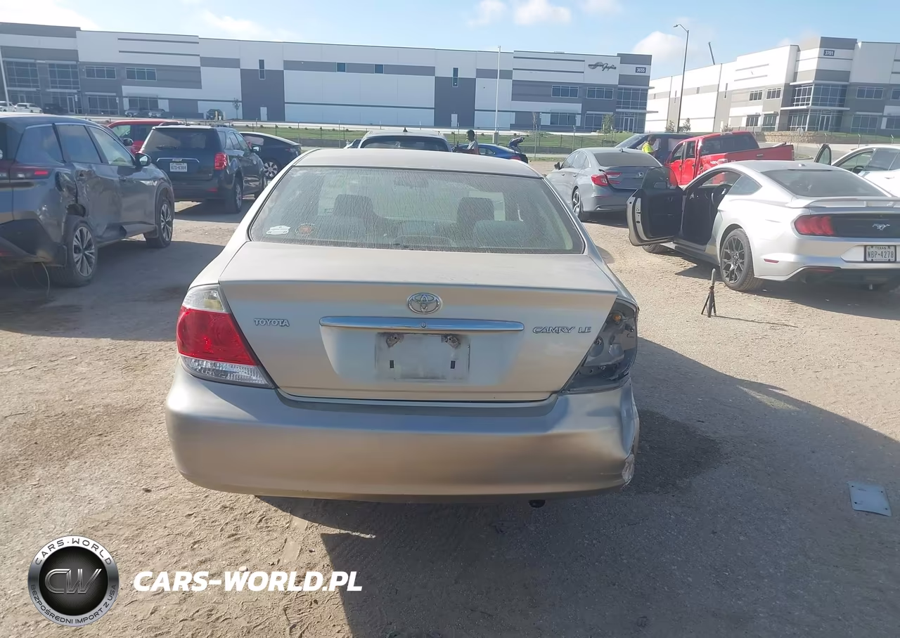 2005 Toyota Camry Le VIN:4T1BE32K05U028211 - 16