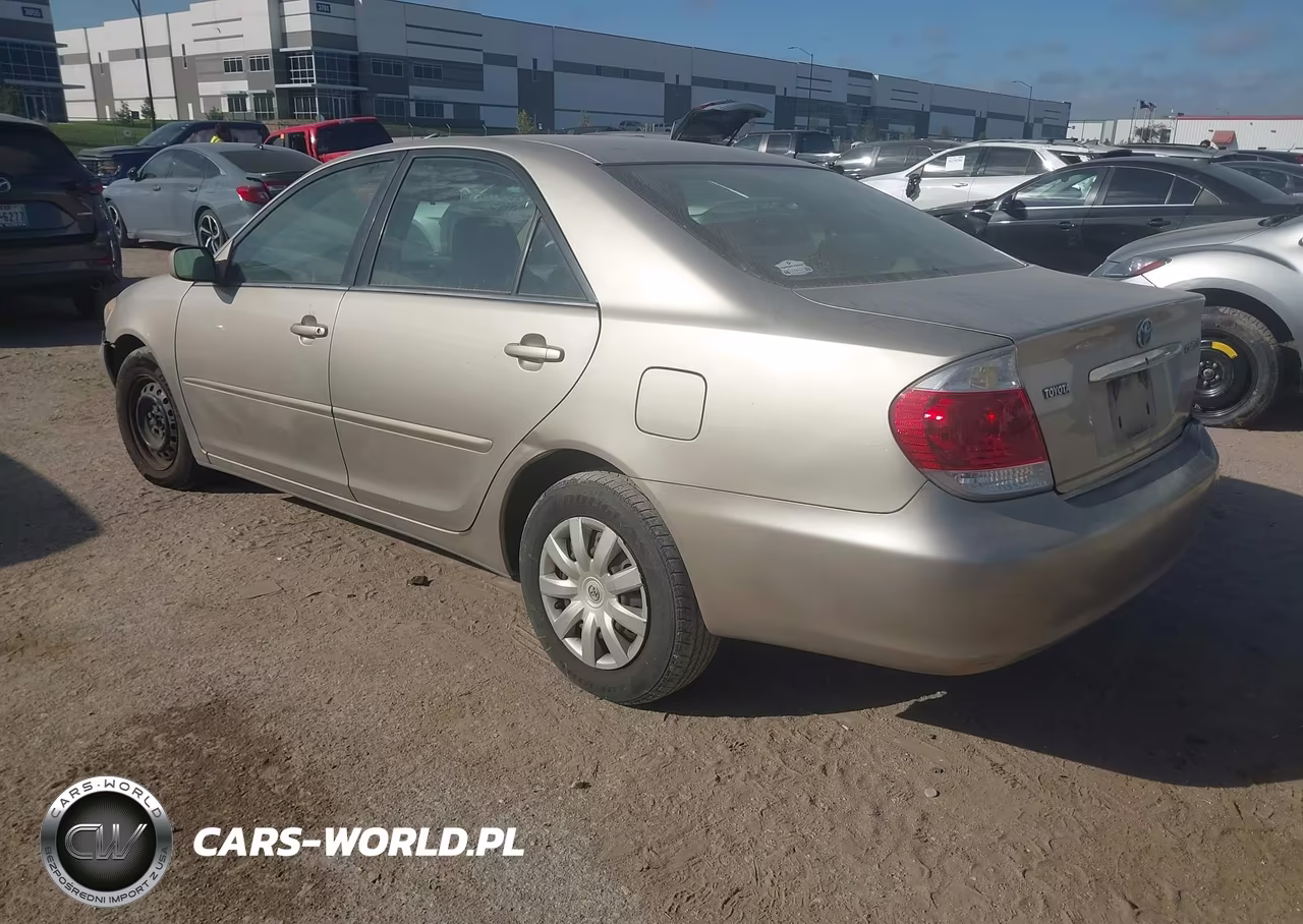 2005 Toyota Camry Le VIN:4T1BE32K05U028211 - 3