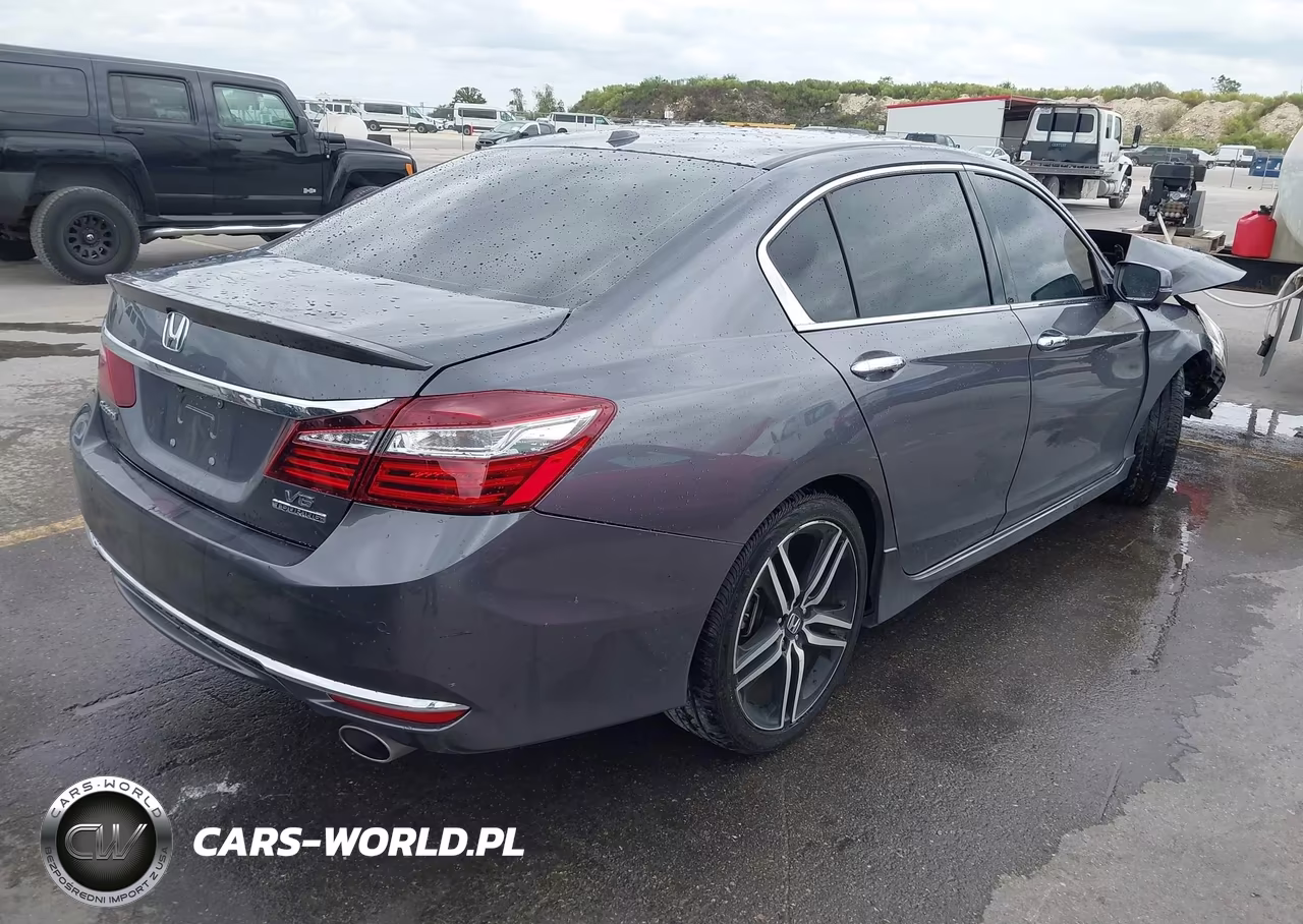 2017 Honda Accord Touring V6 VIN:1HGCR3F95HA030287 - 4