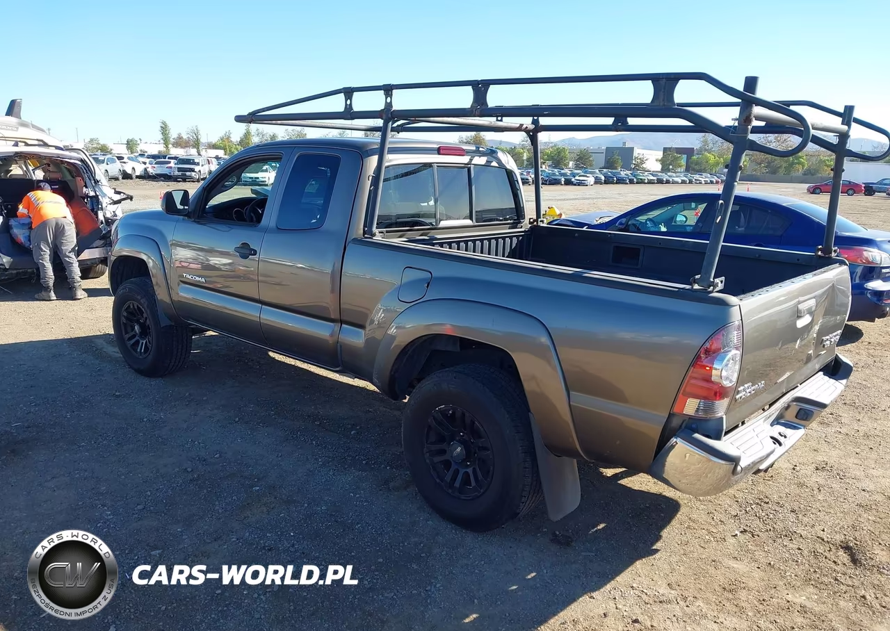 2011 Toyota Tacoma Prerunner V6 VIN:5TFTU4GNXBX009390 - 3