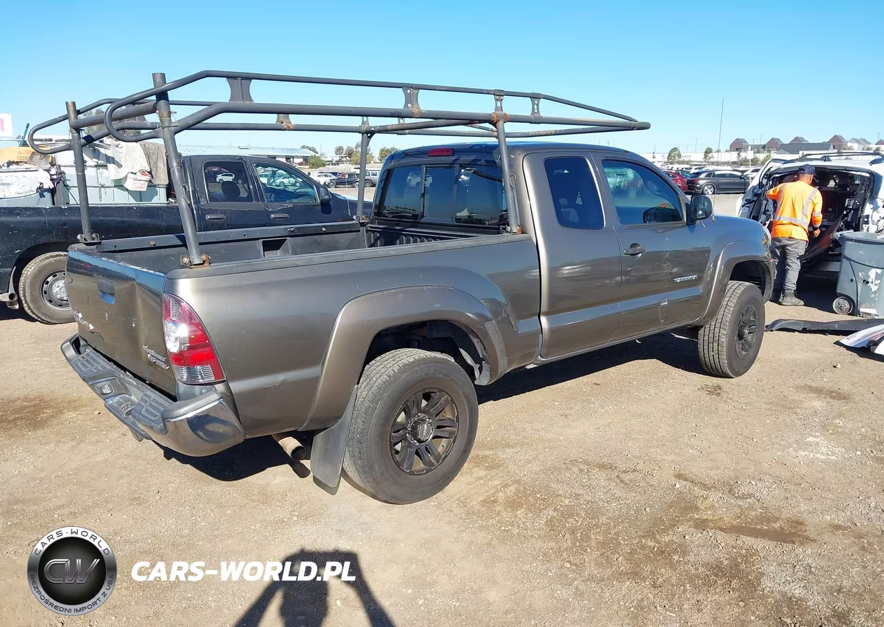 2011 Toyota Tacoma Prerunner V6 VIN:5TFTU4GNXBX009390 - 4