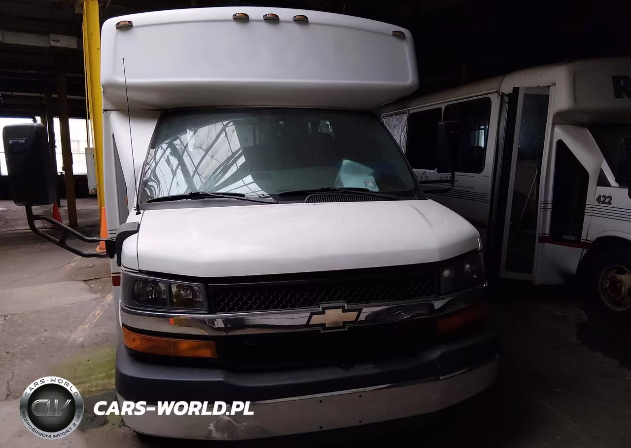 CHAMPION BUS VIN:1GB6G5BG6B1163170 - 12