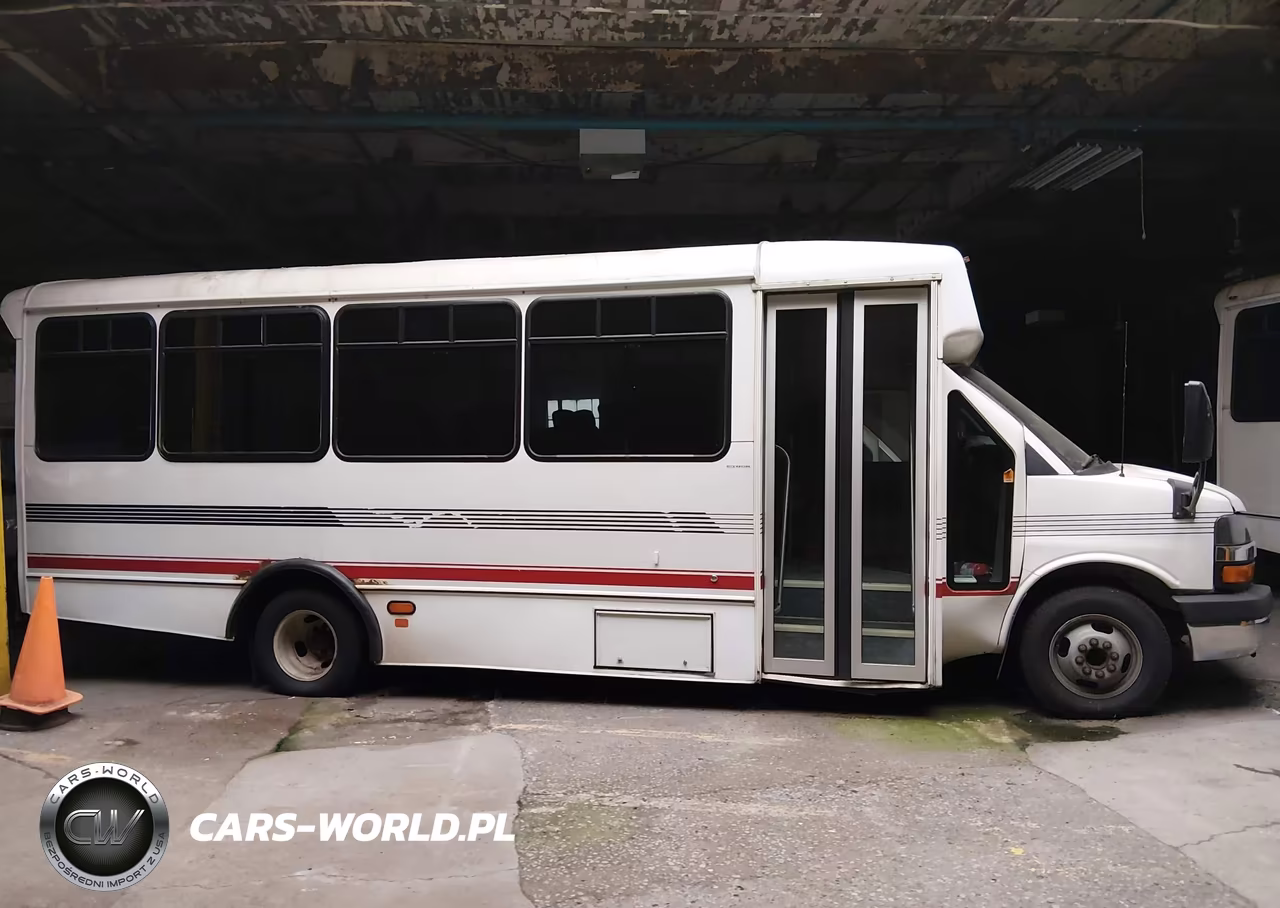 CHAMPION BUS VIN:1GB6G5BG6B1163170 - 13