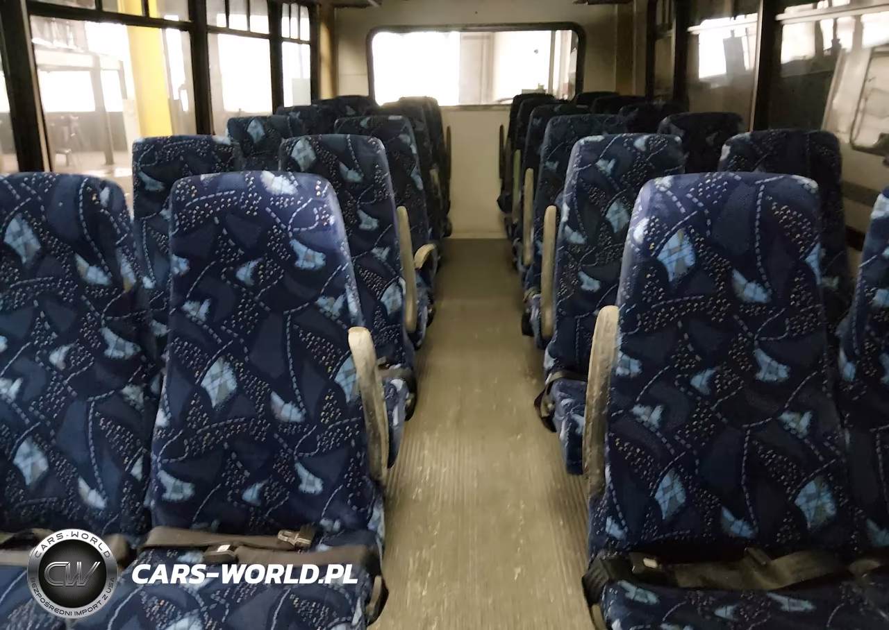 CHAMPION BUS VIN:1GB6G5BG6B1163170 - 7