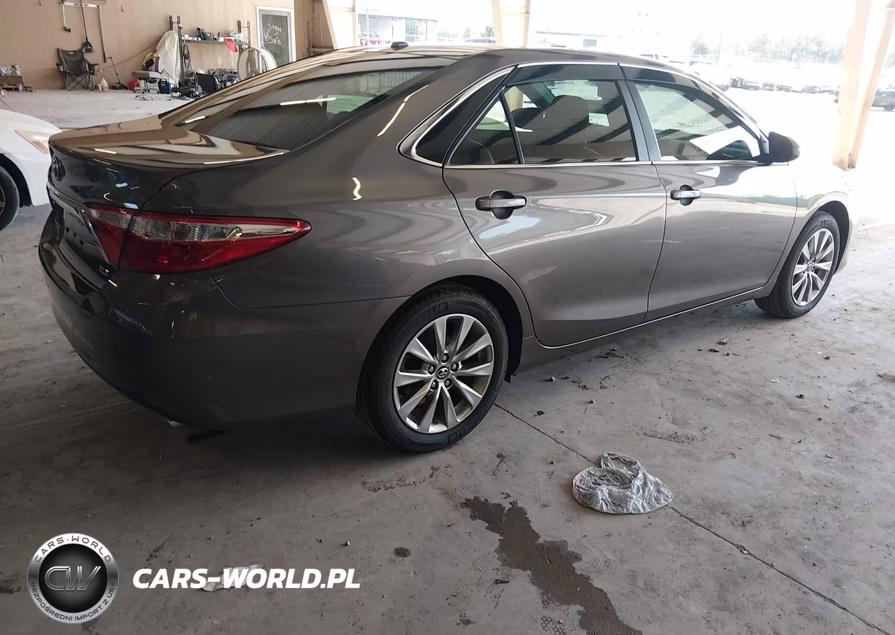2016 Toyota Camry Xle VIN:4T1BF1FK3GU608440 - 4