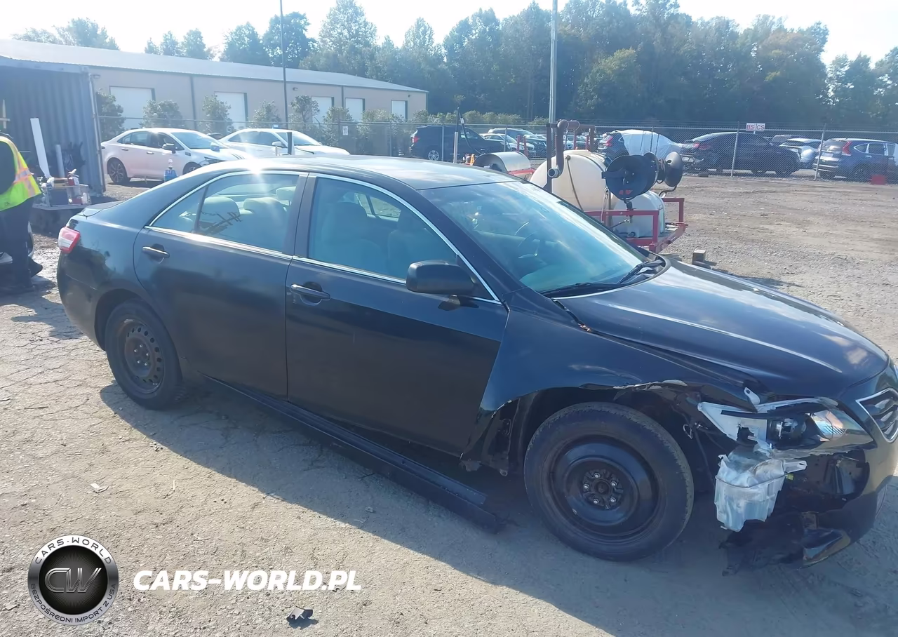 2011 Toyota Camry Le – zdjęcie 1 z 16