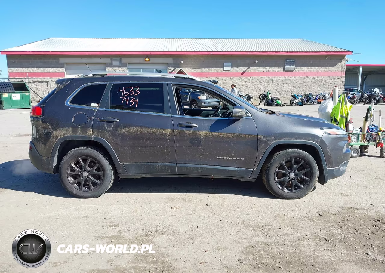 2015 Jeep Cherokee Latitude VIN:1C4PJMCS5FW792846 - 13