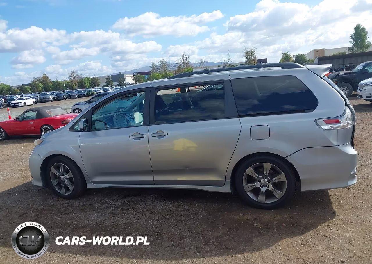 2011 Toyota Sienna Se VIN:5TDXK3DC3BS157505 - 14
