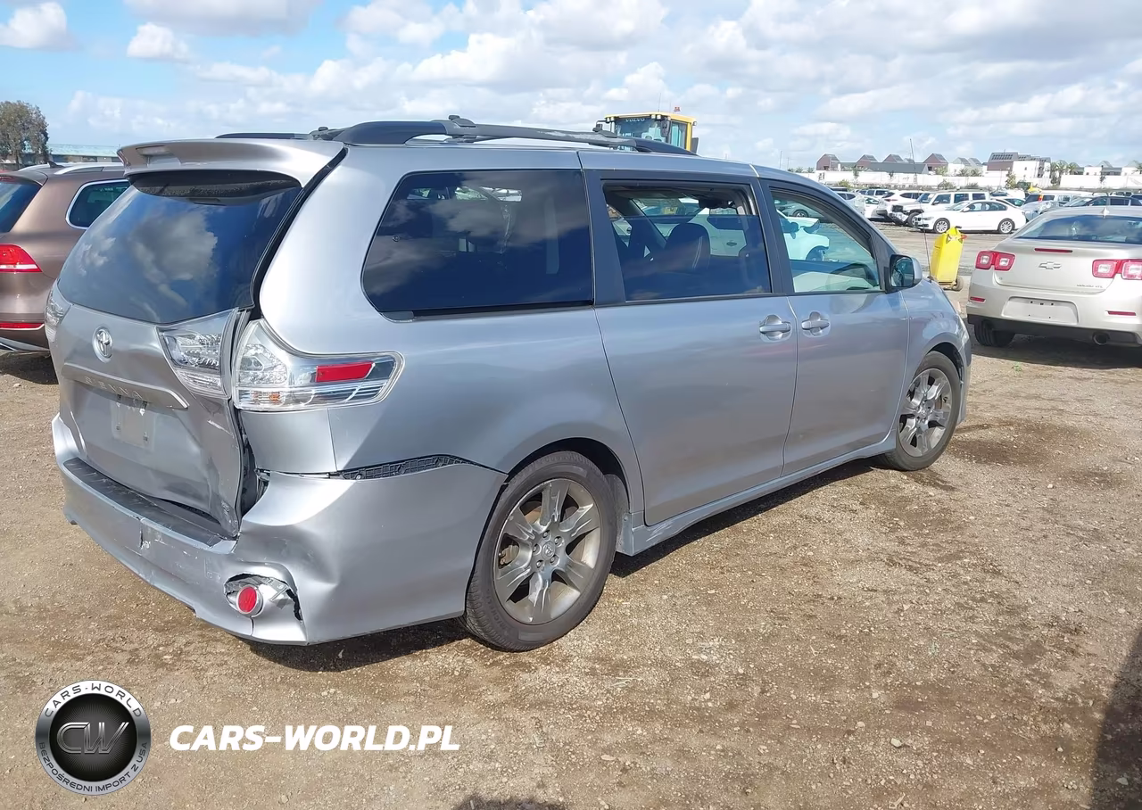 2011 Toyota Sienna Se VIN:5TDXK3DC3BS157505 - 4