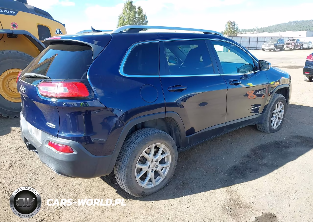 2015 Jeep Cherokee Latitude VIN:1C4PJMCS2FW515099 - 4