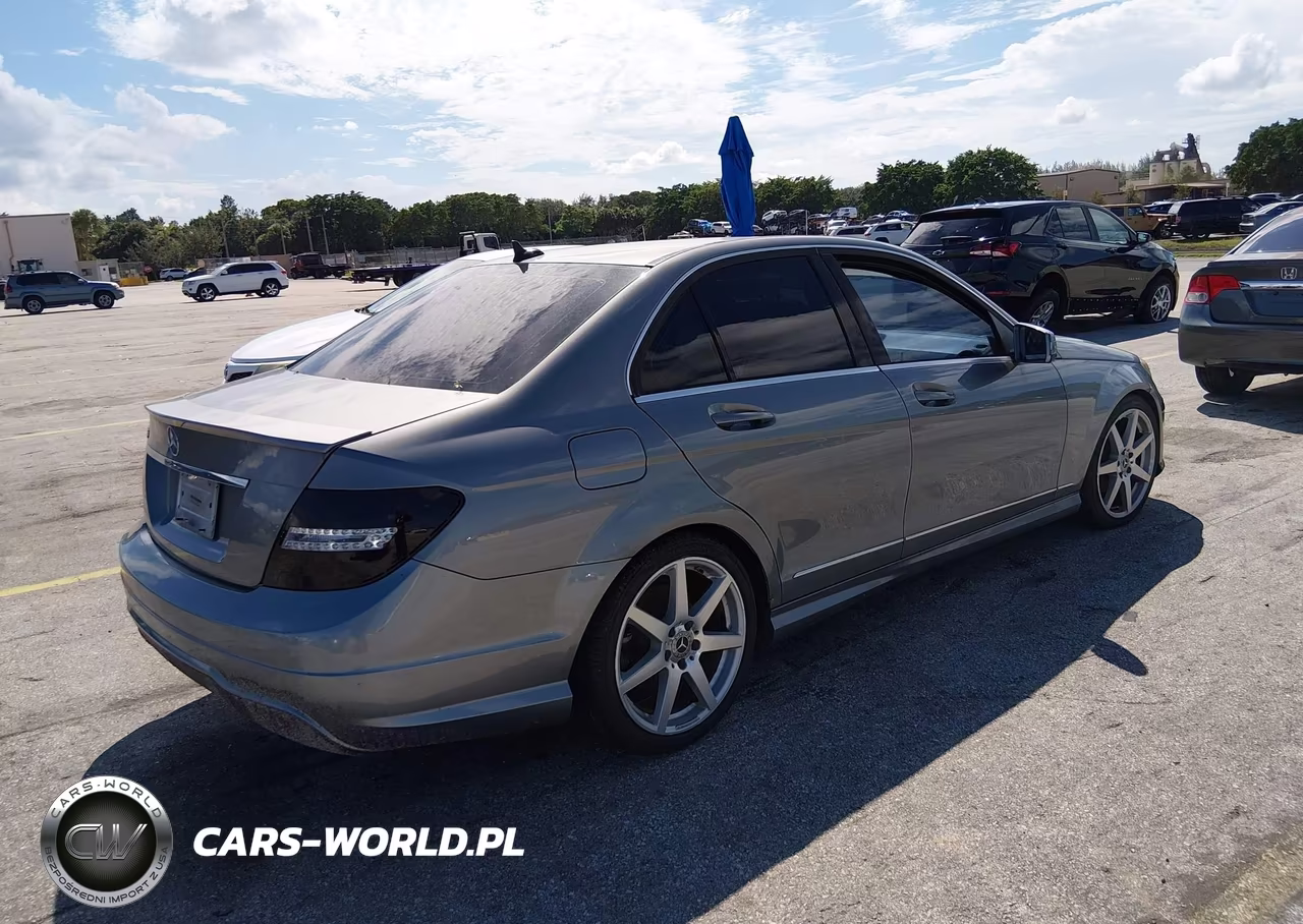 2012 Mercedes-Benz C 250 Sport VIN:WDDGF4HB9CR222939 - 4
