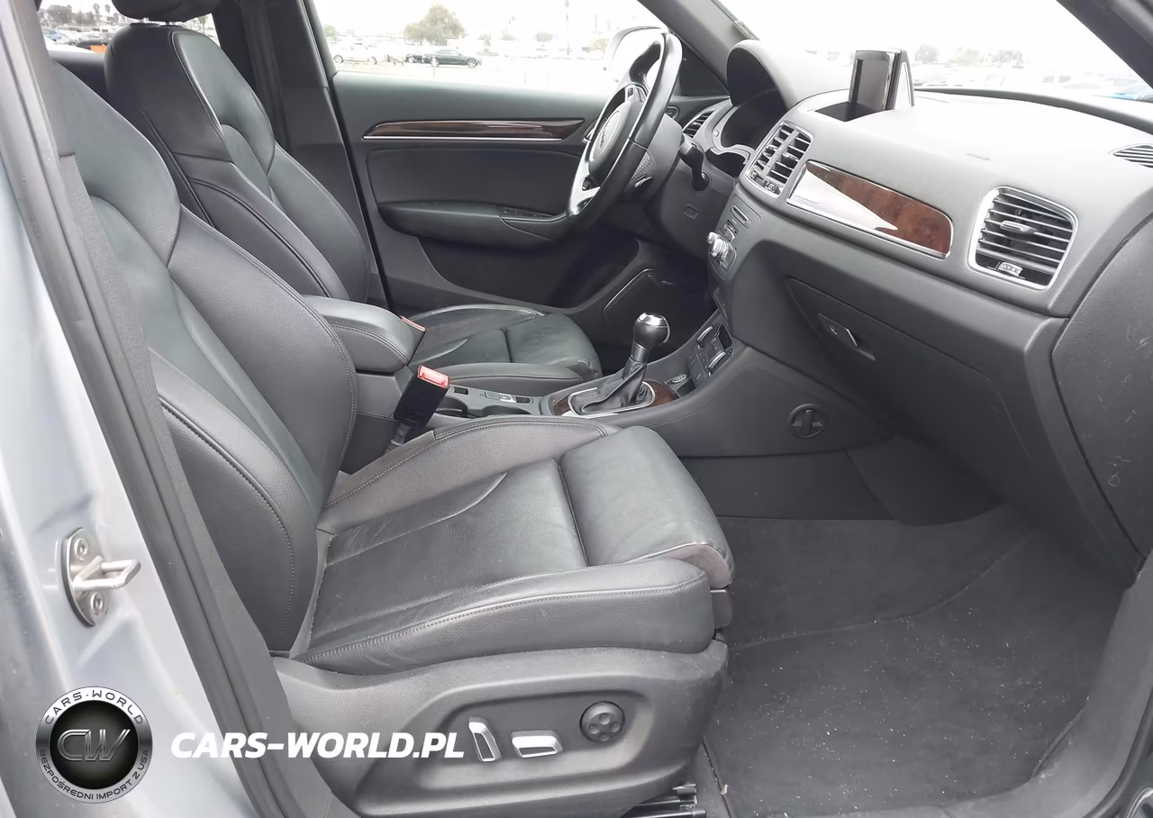2016 Audi Q3 2.0T Premium Plus VIN:WA1GFCFS6GR021040 - 5