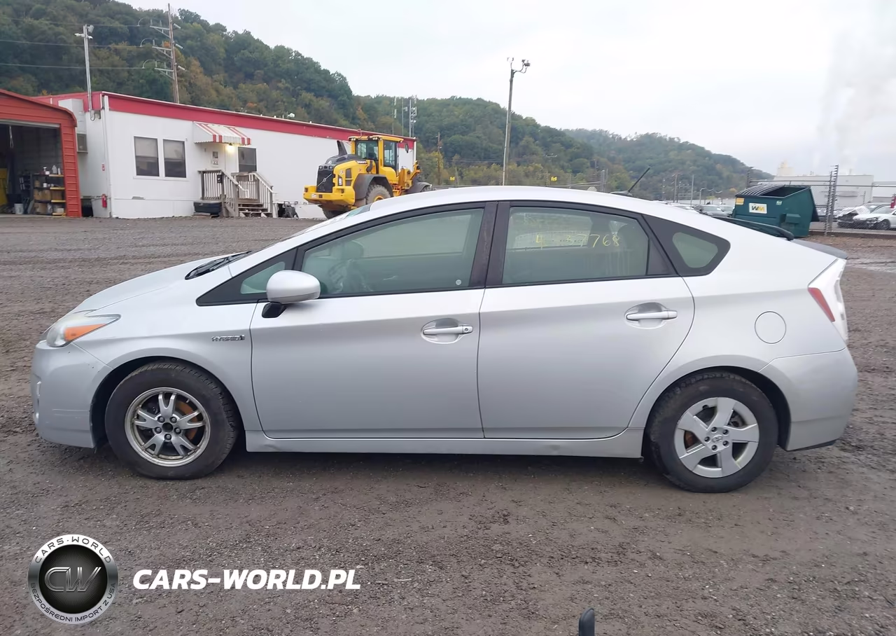 2011 Toyota Prius Three VIN:JTDKN3DUXB1412335 - 14