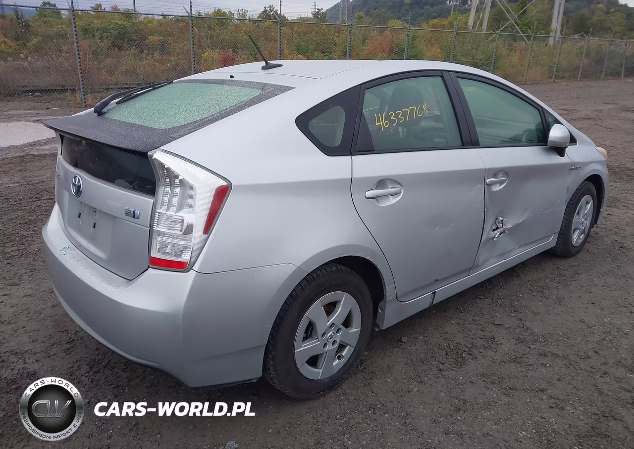 2011 Toyota Prius Three VIN:JTDKN3DUXB1412335 - 4