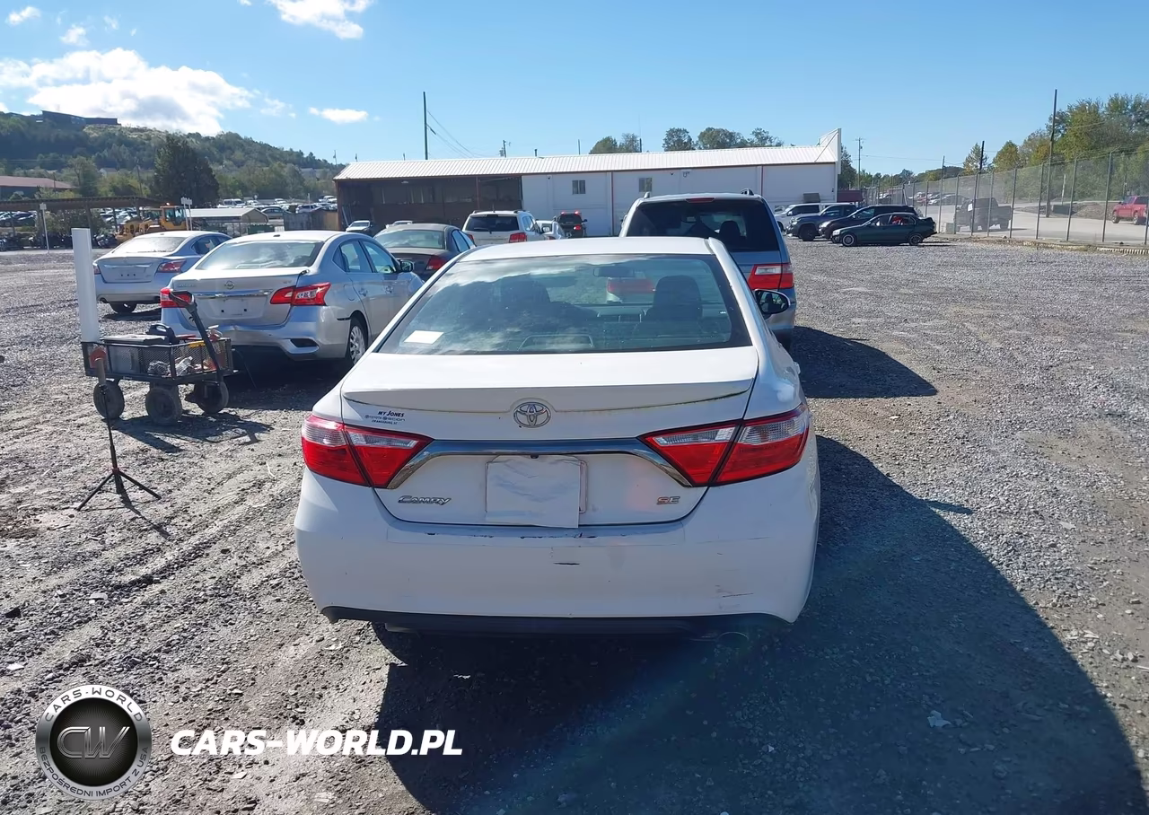 2015 Toyota Camry Se VIN:4T1BF1FK8FU114878 - 16