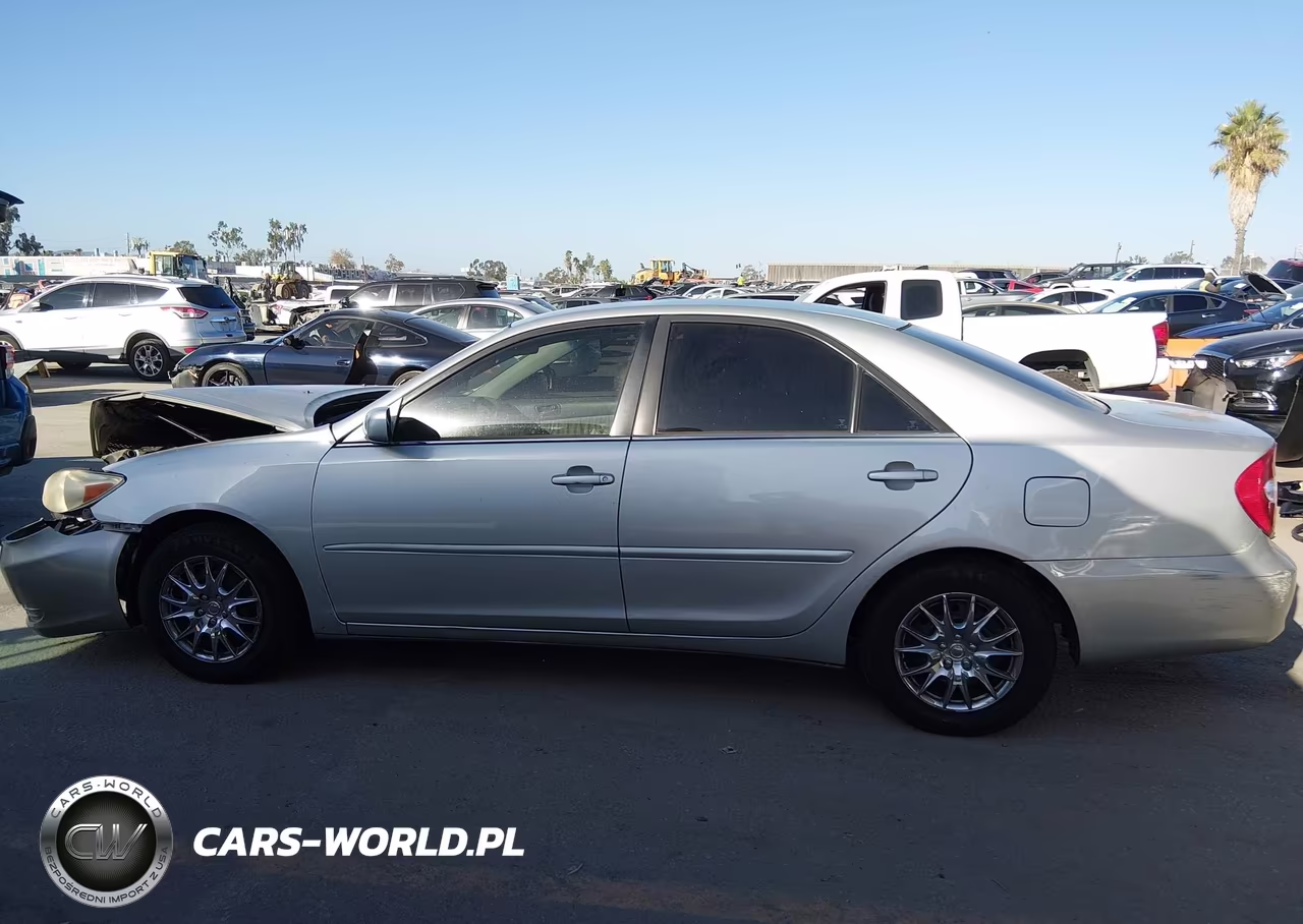 2002 Toyota Camry Le VIN:4T1BE30K72U104389 - 14