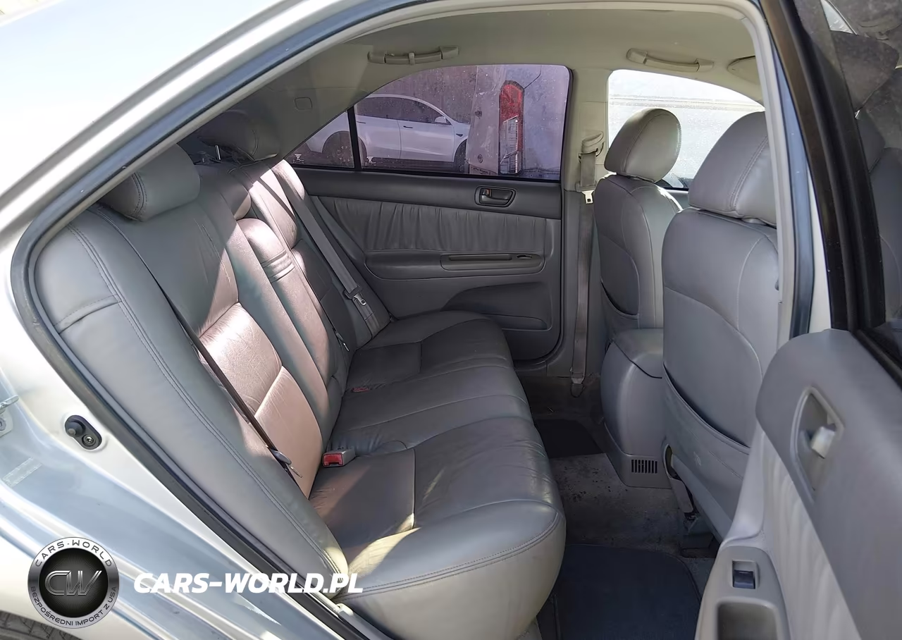2002 Toyota Camry Le VIN:4T1BE30K72U104389 - 8