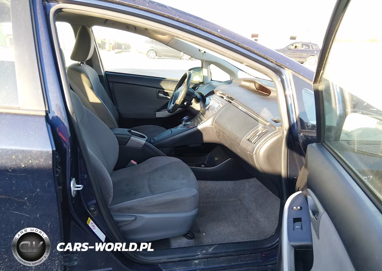 2014 Toyota Prius Two VIN:JTDKN3DU7E0386450 - 5