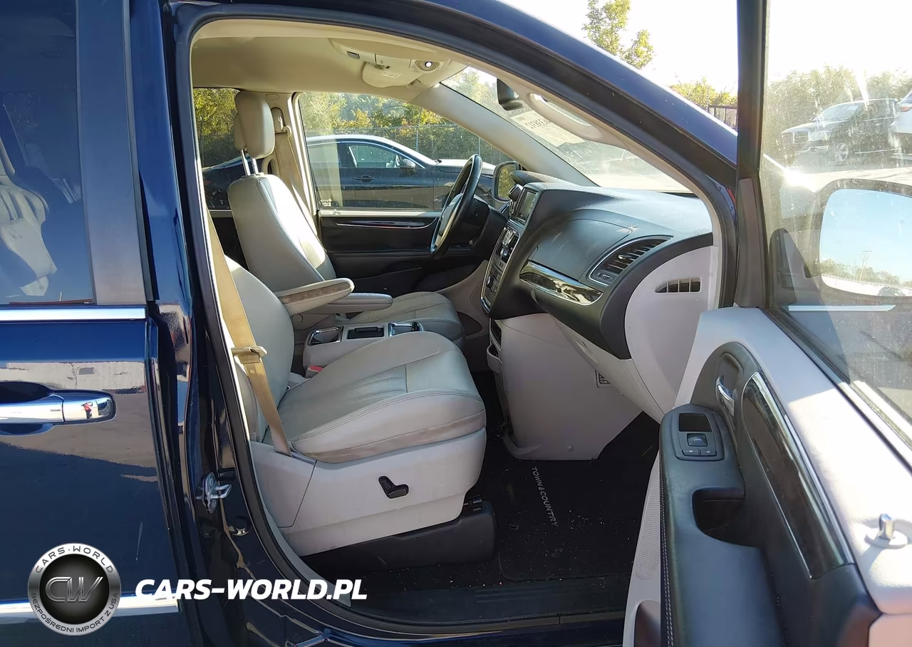 2014 Chrysler Town & Country Touring-L VIN:2C4RC1CG8ER469461 - 5
