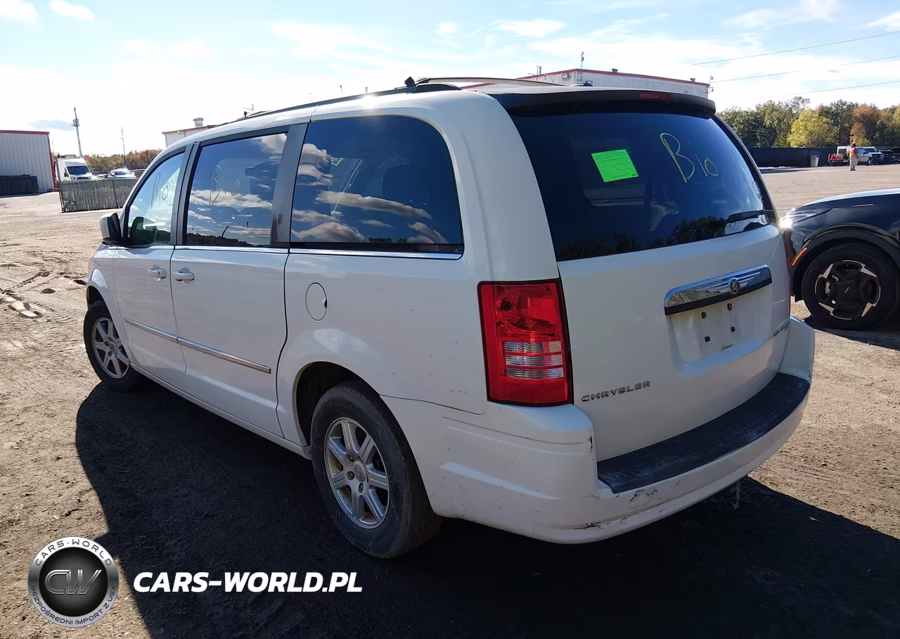 2010 Chrysler Town & Country Touring VIN:2A4RR5D10AR413244 - 3