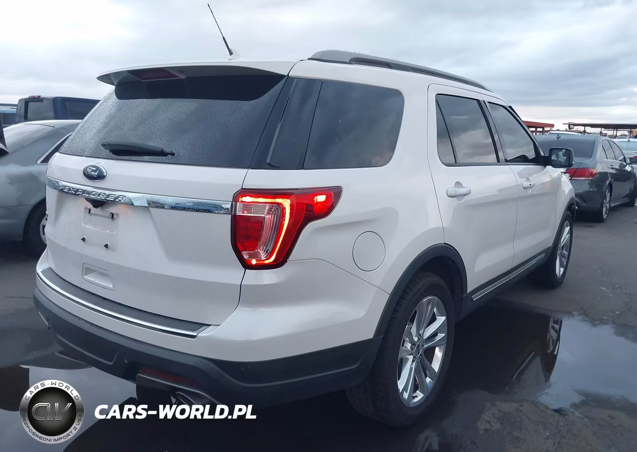 2018 Ford Explorer Xlt VIN:1FM5K7D82JGC28515 - 4
