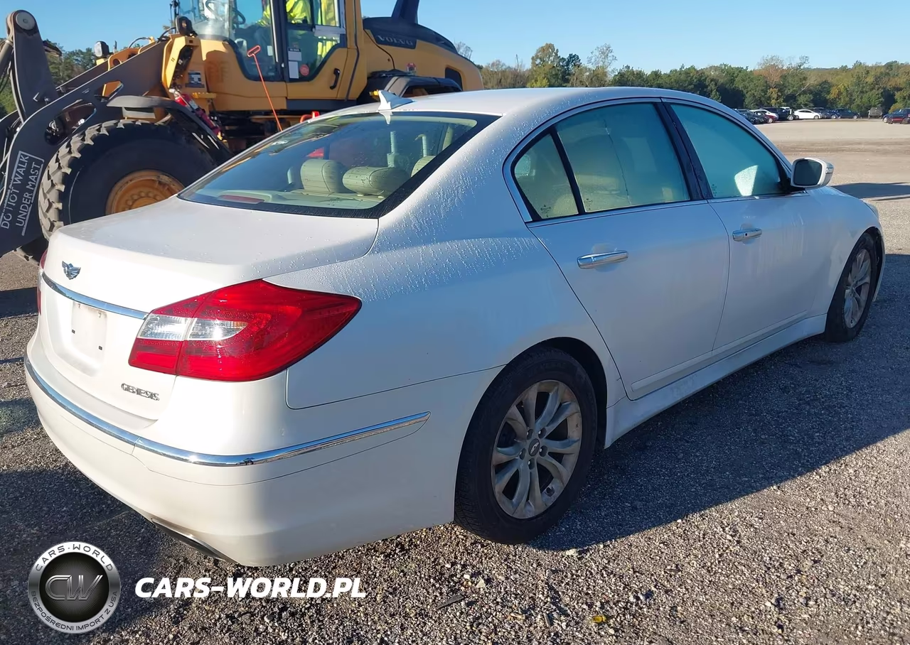 2013 Hyundai Genesis 3.8 VIN:KMHGC4DD1DU208893 - 4