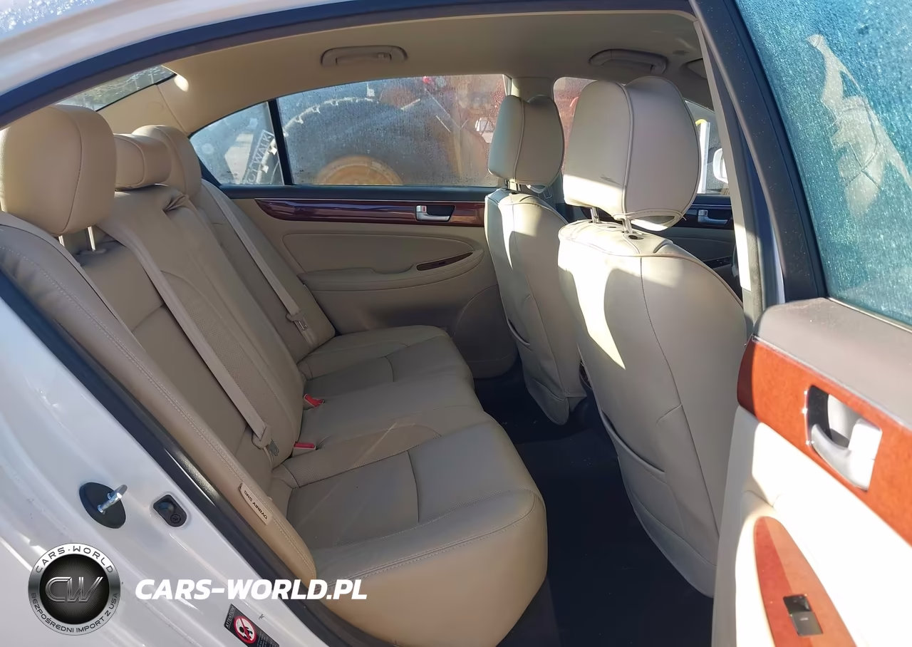 2013 Hyundai Genesis 3.8 VIN:KMHGC4DD1DU208893 - 8