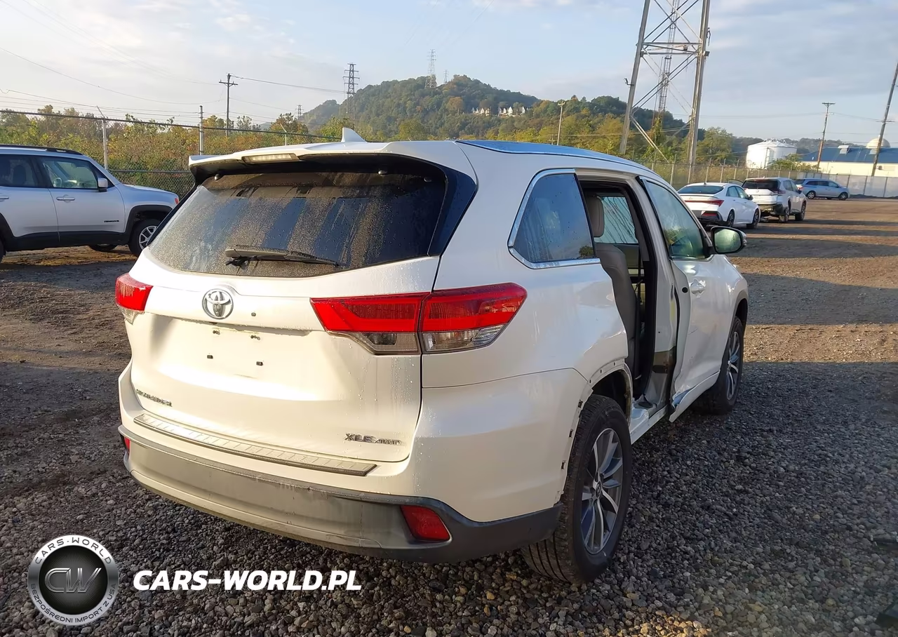 2017 Toyota Highlander Xle VIN:5TDJZRFH5HS400463 - 4