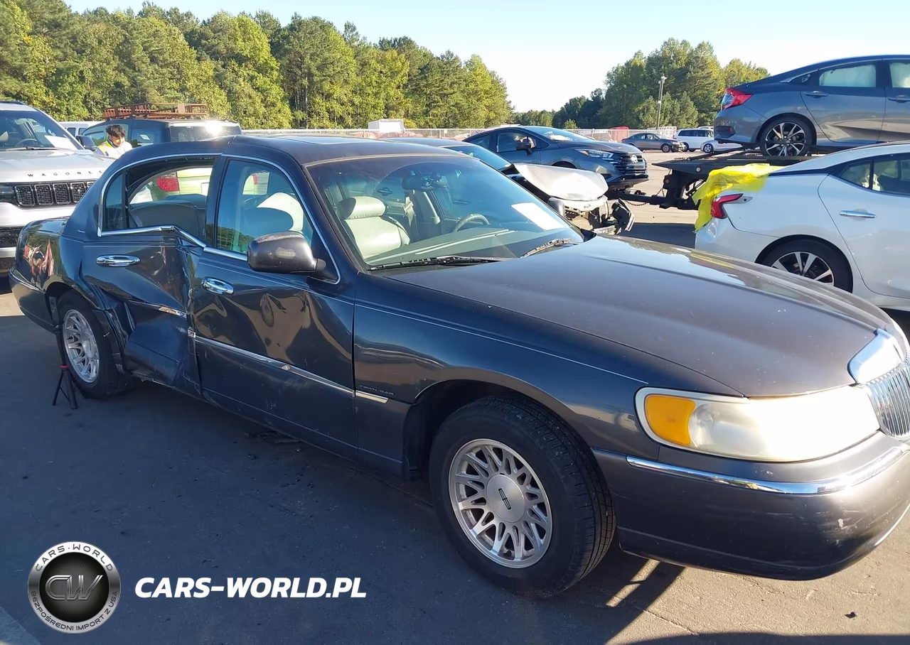 1999 Lincoln Town Car Signature