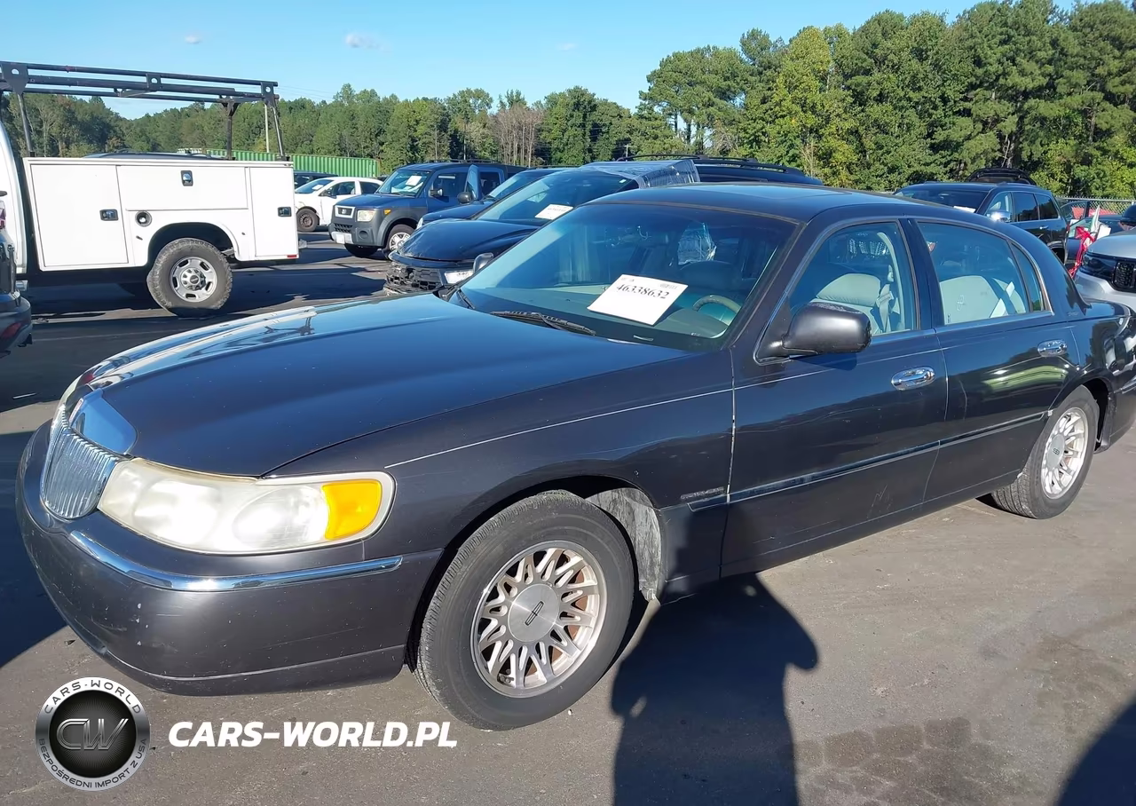 1999 Lincoln Town Car Signature VIN:1LNHM82WXXY652221 - 2