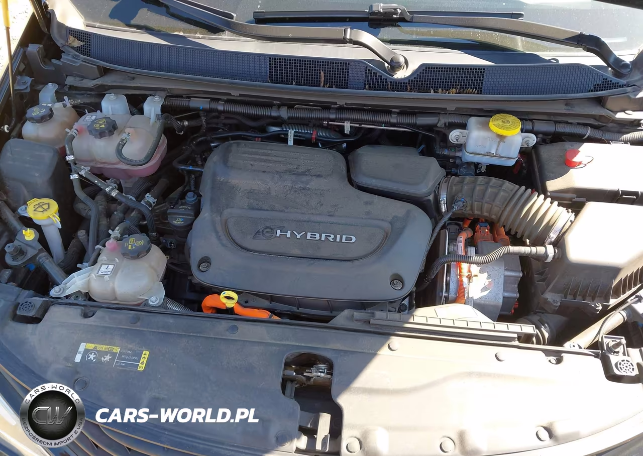 2019 Chrysler Pacifica Hybrid Limited VIN:2C4RC1N76KR556350 - 10
