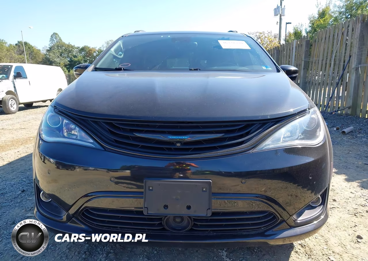 2019 Chrysler Pacifica Hybrid Limited VIN:2C4RC1N76KR556350 - 13