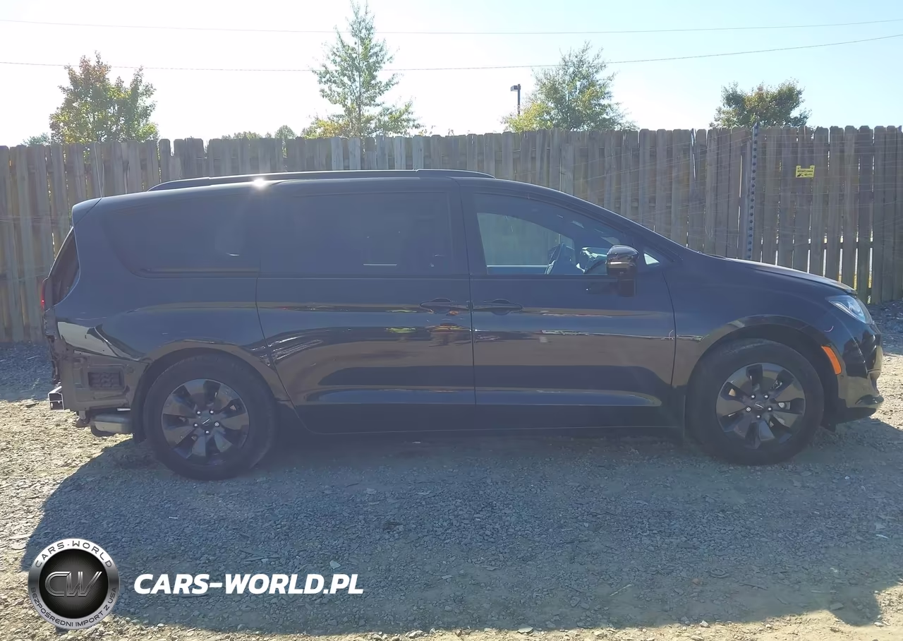 2019 Chrysler Pacifica Hybrid Limited VIN:2C4RC1N76KR556350 - 14