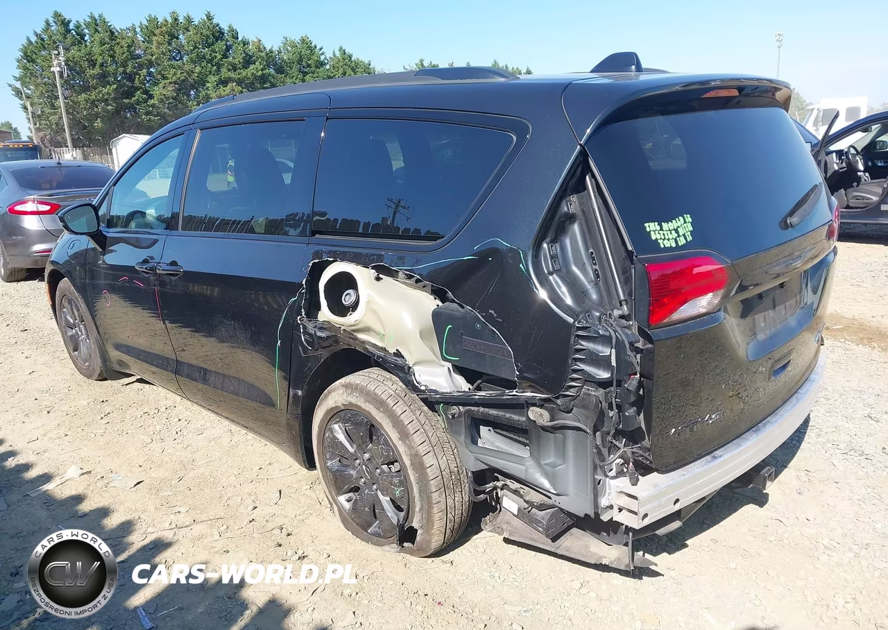 2019 Chrysler Pacifica Hybrid Limited VIN:2C4RC1N76KR556350 - 3