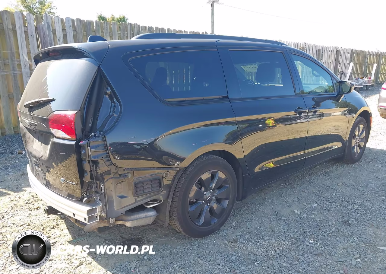 2019 Chrysler Pacifica Hybrid Limited VIN:2C4RC1N76KR556350 - 4