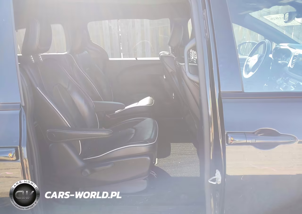 2019 Chrysler Pacifica Hybrid Limited VIN:2C4RC1N76KR556350 - 8
