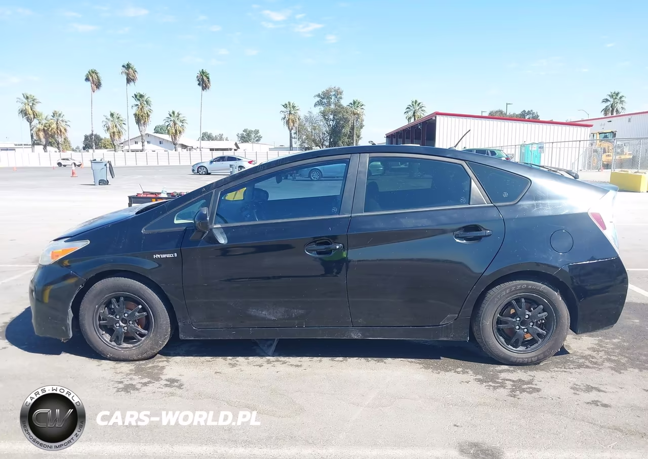 2013 Toyota Prius Two VIN:JTDKN3DU4D0346714 - 14