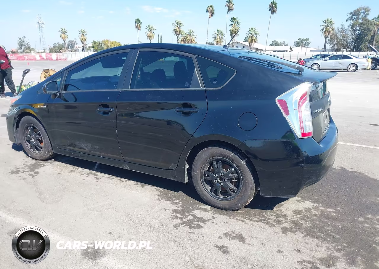 2013 Toyota Prius Two VIN:JTDKN3DU4D0346714 - 3