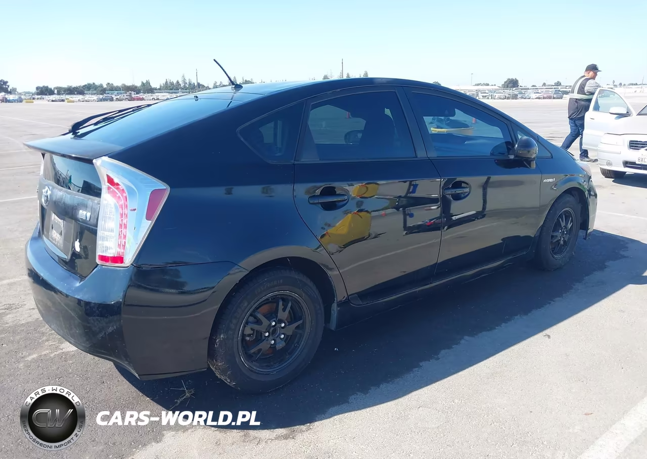 2013 Toyota Prius Two VIN:JTDKN3DU4D0346714 - 4