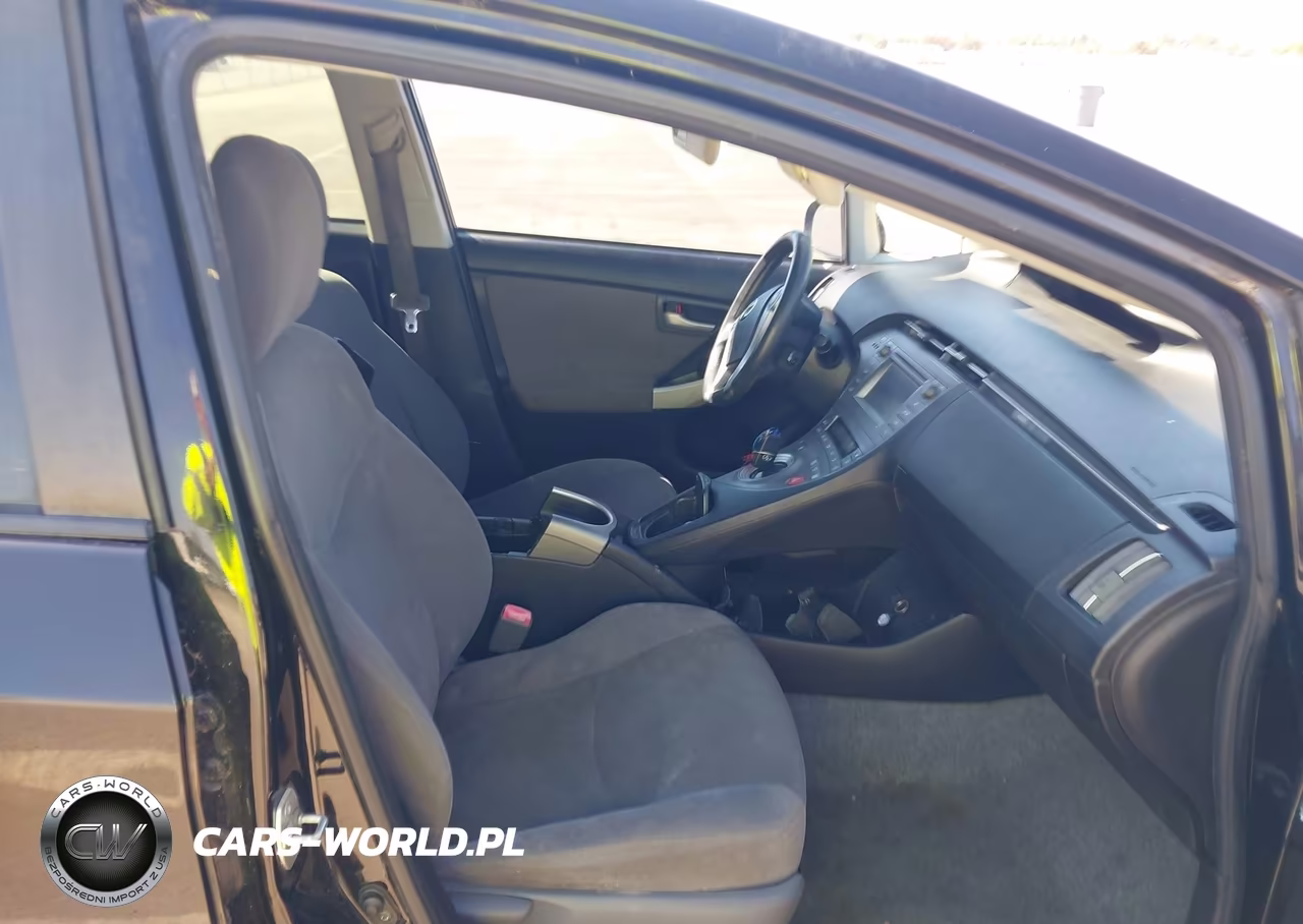 2013 Toyota Prius Two VIN:JTDKN3DU4D0346714 - 5