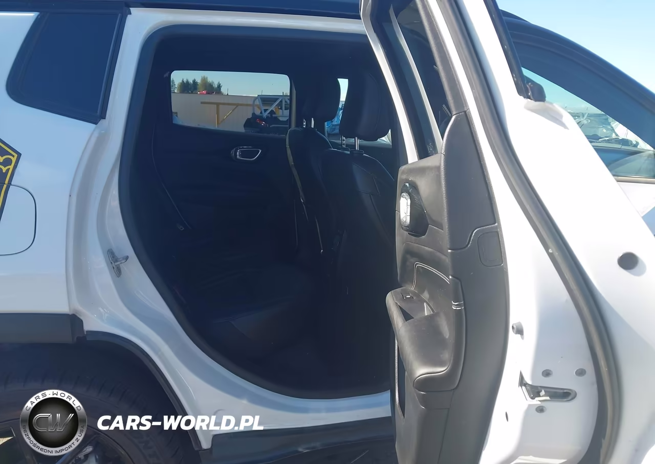 2024 Jeep Compass Latitude 4X4 VIN:3C4NJDBN1RT145180 - 7