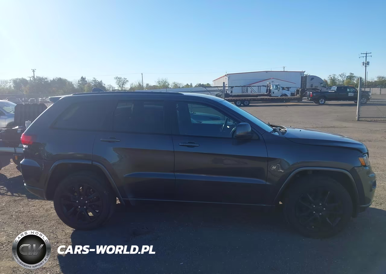 2018 Jeep Grand Cherokee Altitude 4X4 VIN:1C4RJFAG3JC225936 - 14