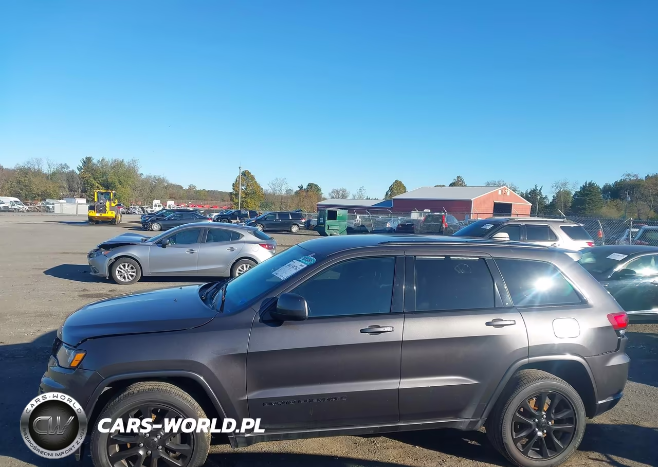 2018 Jeep Grand Cherokee Altitude 4X4 VIN:1C4RJFAG3JC225936 - 15